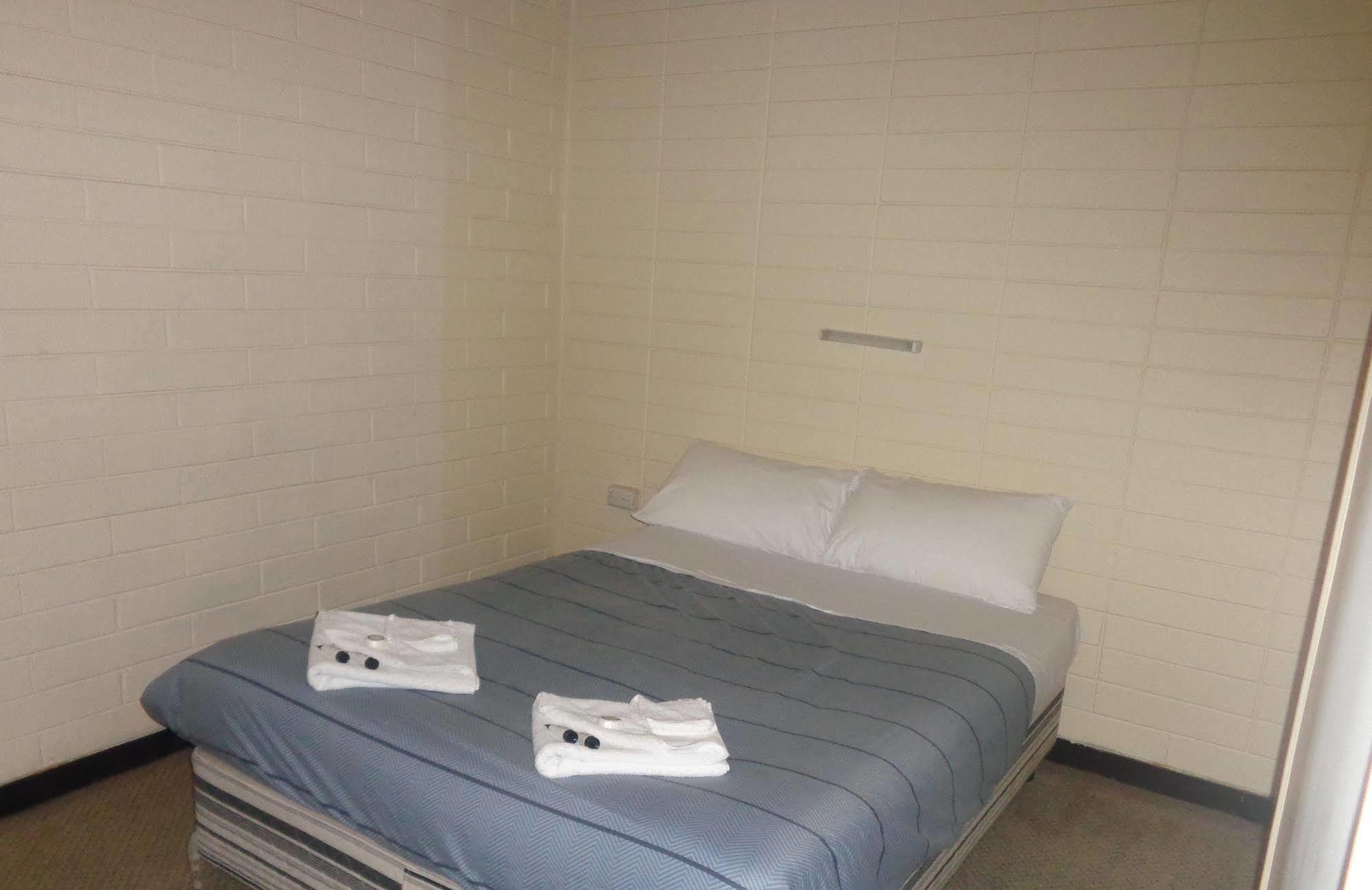 Adelaide Motel & Backpackers Экстерьер фото